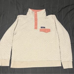 Patagonia Organic Cotton Quilted Pullover in Cream and Coral size L